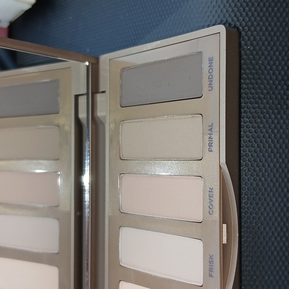 3/$30 NIB Urban Decay Naked Basics Mini Eyeshadow Palette - Picture 3 of 5